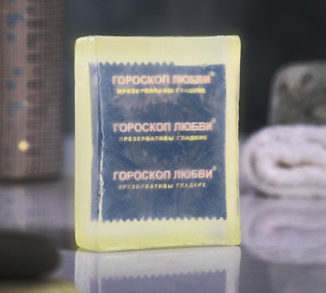 Светящееся мыло "Экстренная помощь" с презервативом - 105 гр.