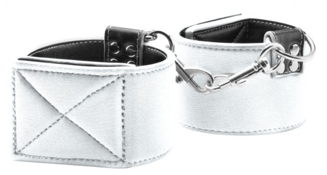 Чёрно-белые двусторонние наручники Reversible Wrist Cuffs, Shots Media BV Чёрно-белые двусторонние наручники Reversible Wrist Cuffs, Shots Media BV