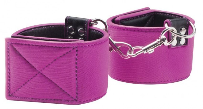 Чёрно-розовые двусторонние оковы на ноги Reversible Ankle Cuffs, Shots Media BV Чёрно-розовые двусторонние оковы на ноги Reversible Ankle Cuffs, Shots Media BV