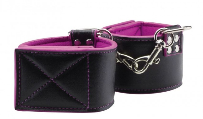 Чёрно-розовые двусторонние оковы на ноги Reversible Ankle Cuffs, Shots Media BV Чёрно-розовые двусторонние оковы на ноги Reversible Ankle Cuffs, Shots Media BV
