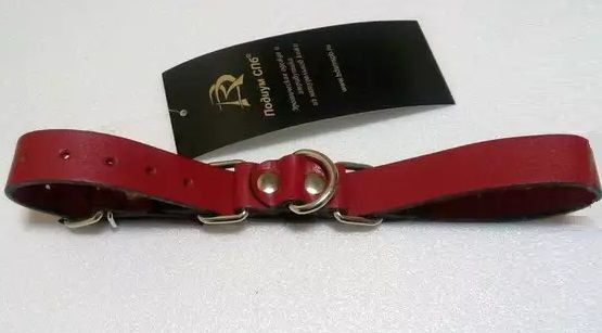 Красные ременные наручники с полукольцом, Подиум
