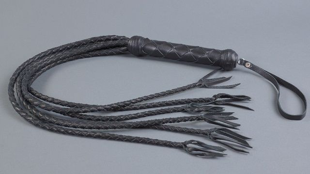 Чёрная 6-хвостая плеть - 80 см., Подиум