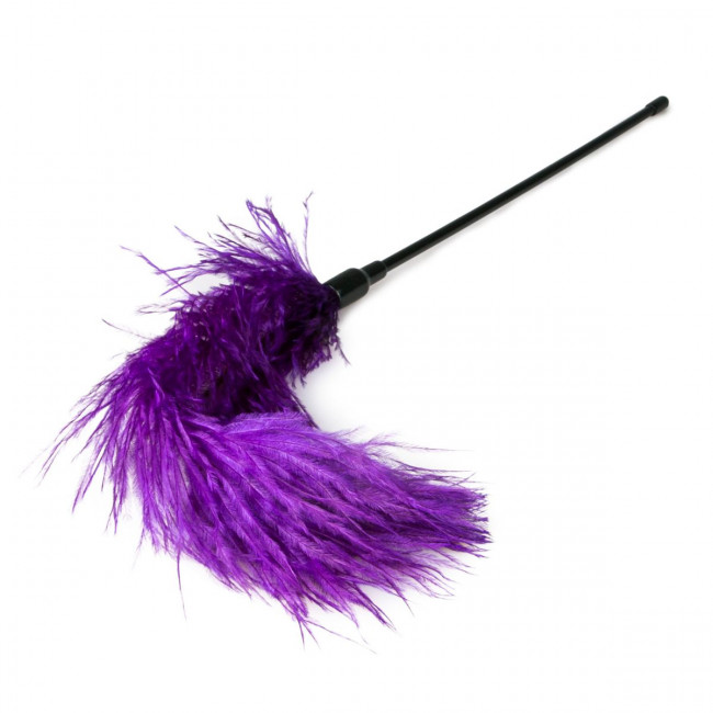 Тиклер с фиолетовыми перышками Feather Tickler - 54 см. Тиклер с фиолетовыми перышками Feather Tickler - 54 см.