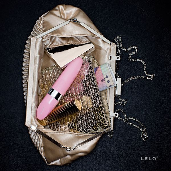 Розовый мини-вибромассажер Mia 2 Petal Pink, Lelo Розовый мини-вибромассажер Mia 2 Petal Pink, Lelo