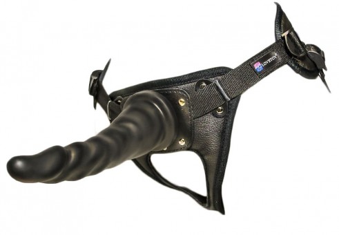 Насадка-фаллоимитатор на кожаных трусиках Harness Ultra Realistic 6,5" - 18,5 см., LOVETOY (А-Полимер)