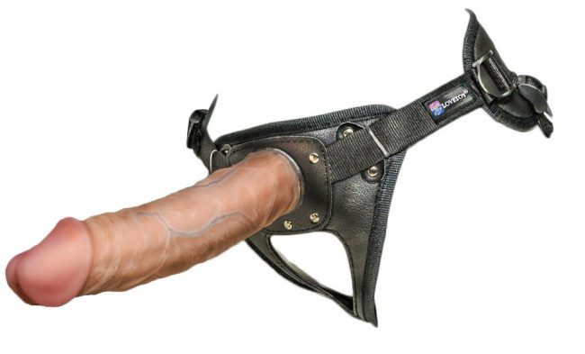 Насадка-фаллоимитатор на кожаных трусиках Harness Ultra Realistic 8" - 20 см., LOVETOY (А-Полимер)