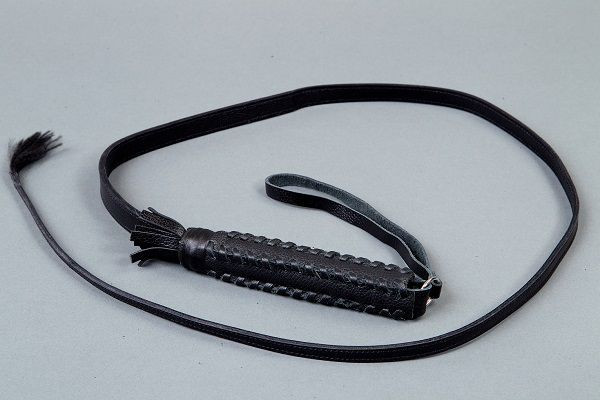 Хлыст с плетённой ручкой из чёрной кожи - 120 см., Подиум Хлыст с плетённой ручкой из чёрной кожи - 120 см., Подиум
