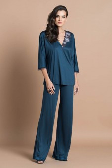 Изысканный пижамный комплект