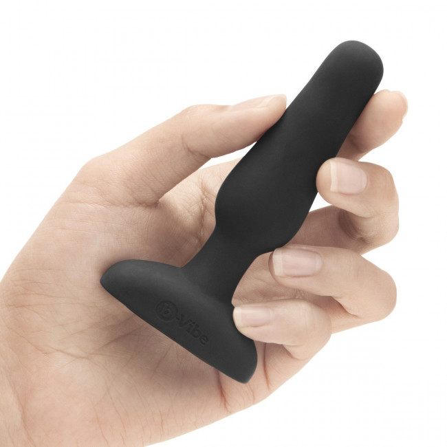Анальная вибропробка чёрного цвета NOVICE REMOTE CONTROL PLUG BLACK - 10,2 см., b-Vibe