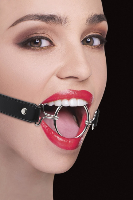 Расширяющий кляп Ring Gag XL с чёрными ремешками, Shots Media BV Расширяющий кляп Ring Gag XL с чёрными ремешками, Shots Media BV