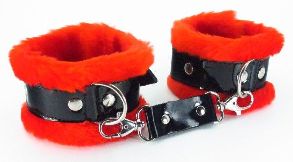Красные наручники с мехом BDSM Light, БДСМ Арсенал