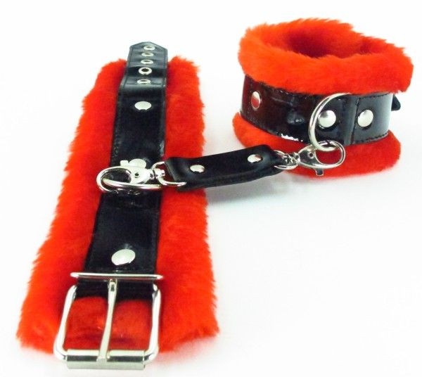 Оковы на ноги с красным мехом BDSM Light, БДСМ Арсенал Оковы на ноги с красным мехом BDSM Light, БДСМ Арсенал