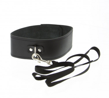 Чёрный ошейник из полиуретана с поводком Collar and Leash, Blush Novelties