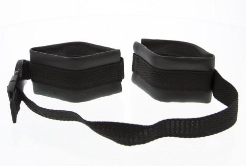 Полиуретановые манжеты на запястья с нейлоновым ремешком Adjustable Wrist Restraints, Blush Novelties