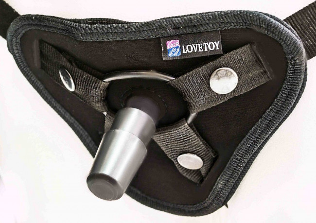 Страпон с 2 насадками и вибрацией UniStrap - 20 и 18 см., LOVETOY (А-Полимер) Страпон с 2 насадками и вибрацией UniStrap - 20 и 18 см., LOVETOY (А-Полимер)